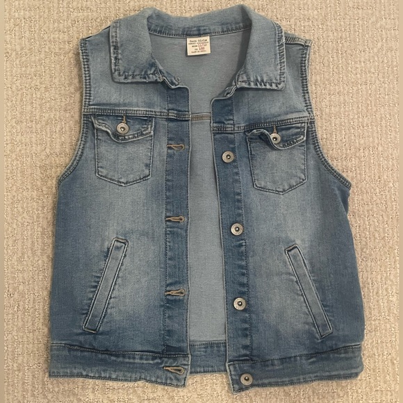 🏷️Zara Girl’s Jean Vest - Picture 2 of 4